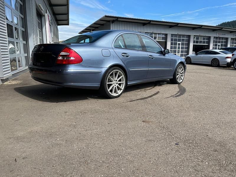 Gebraucht Mercedes E280 190 PS (139 kW) 2006 Blau Limousine