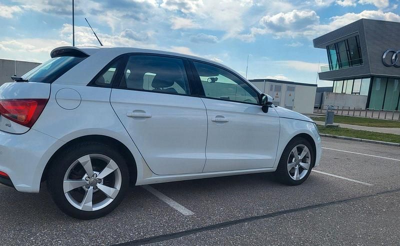 Weiß Gebraucht 2017 Audi A1 Sportback Design Kleinwagen | 12.600 € (Guter Preis) - Bild 1/4