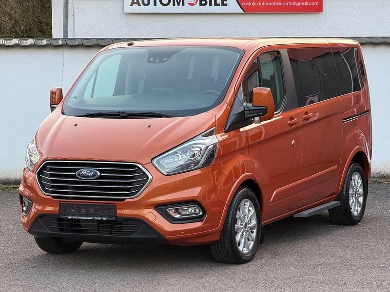 Gebraucht Ford Tourneo Titanium 131 PS (96 kW) 2019 Orange Van / Kleinbus