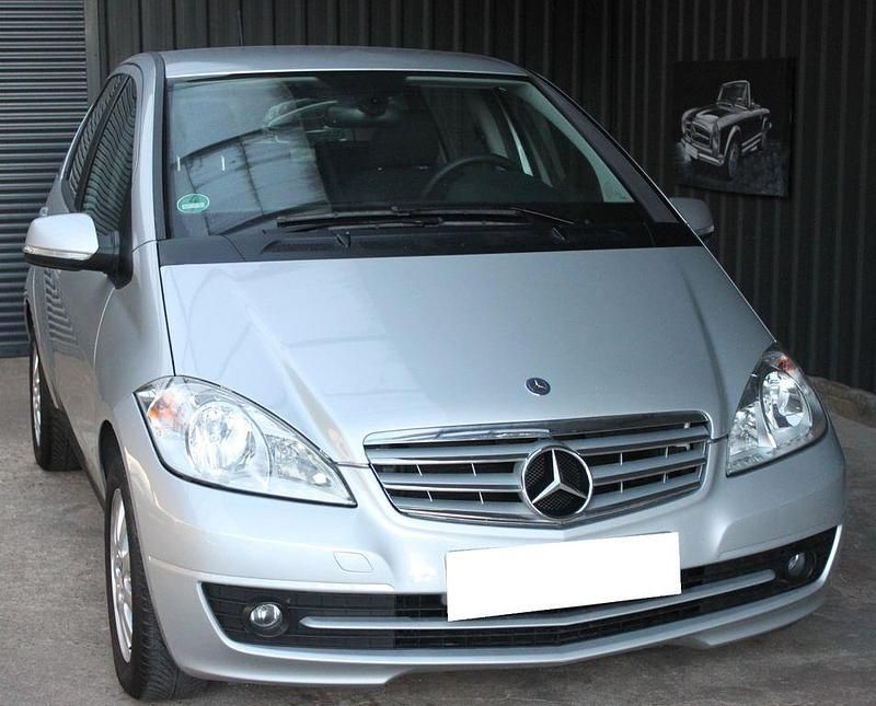 Silber Gebraucht 2009 Mercedes A160 Van / Kleinbus | 5.990 € (Fairer Preis) - Bild 1/4