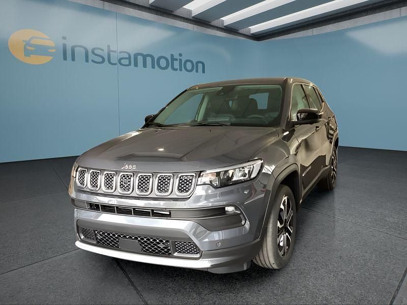 Grau Neu 2025 Jeep Compass Altitude SUV | 33.449 € (Fairer Preis) - Bild 1/4