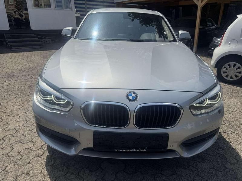 Glaciersilber metallic Gebraucht 2015 BMW 120 Advantage Kleinwagen | 13.566 € (Fairer Preis) - Bild 1/4