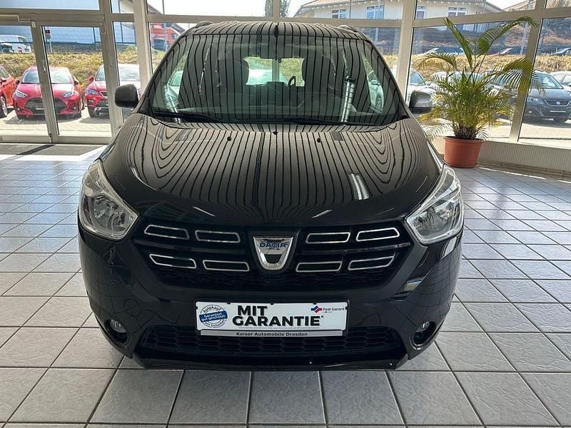Gebraucht Dacia Lodgy Stepway 116 PS (85 kW) 2022 Schwarz Van / Kleinbus
