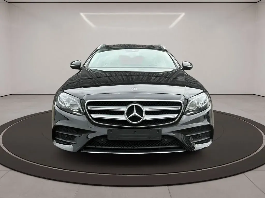 Gebraucht Mercedes E220 AMG 194 PS (142 kW) 2017 Schwarz Limousine