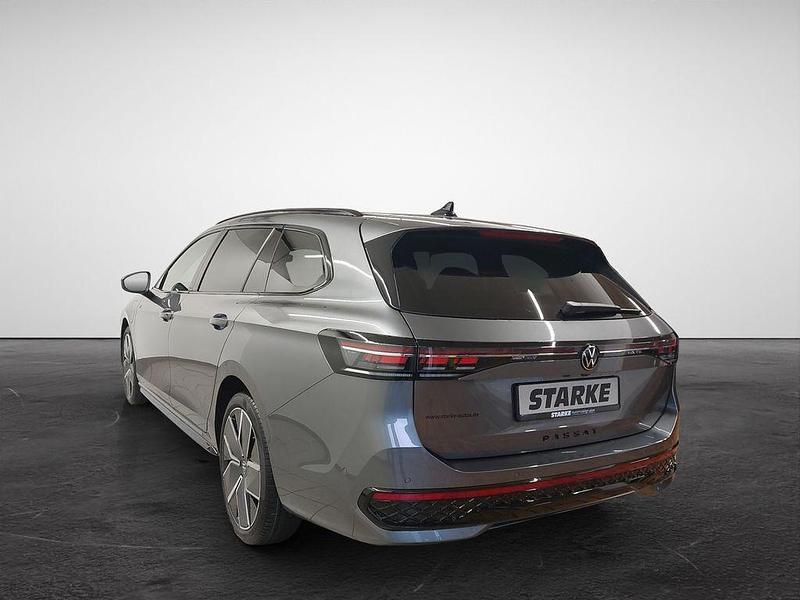 Gebraucht VW Passat R-line 272 PS (200 kW) 2025 Grau (diabasgrau metallic) Kombi