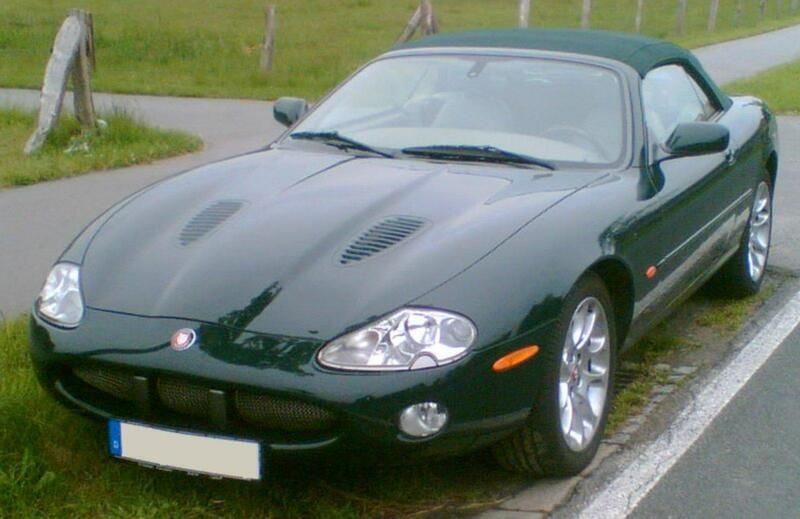 Grün Gebraucht 2001 Jaguar XKR Cabrio | 28.900 € - Bild 1/4