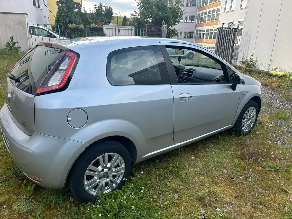 Gebraucht Fiat Punto 69 PS (50 kW) 2012 Silber Kleinwagen
