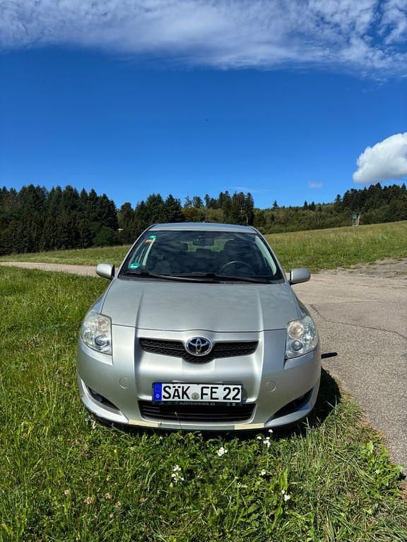 Silber Gebraucht 2009 Toyota Auris Life Limousine | 6.000 € (Fairer Preis) - Bild 1/4