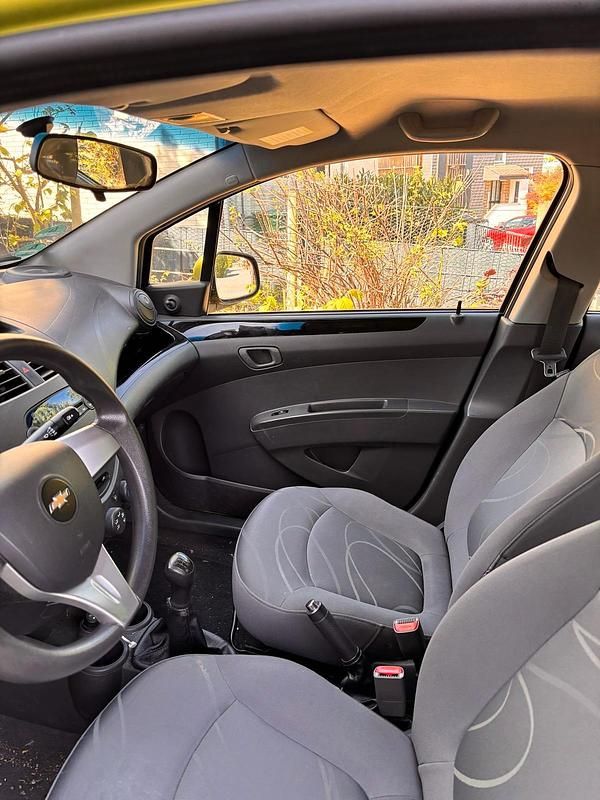 Second-hand Chevrolet Spark 68 CP (50 kW) 2011 Hatchback