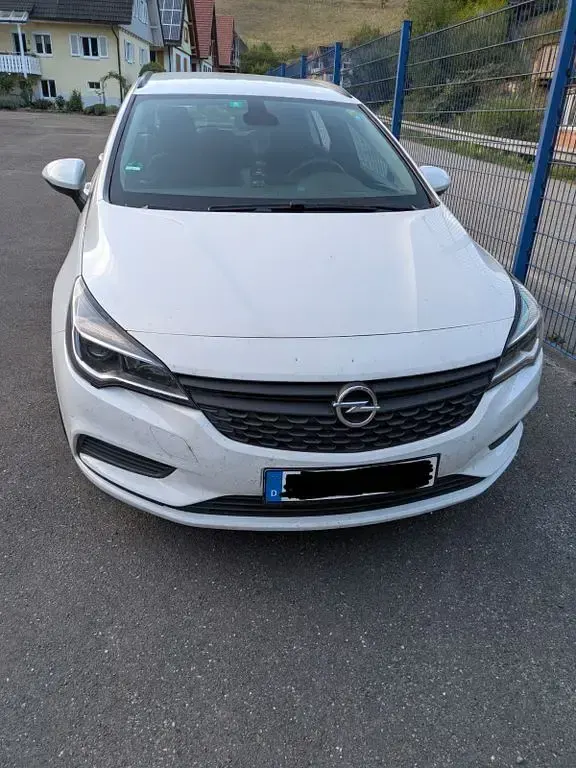 Gebraucht Opel Astra Selection 95 PS (69 kW) 2017 Weiß Limousine