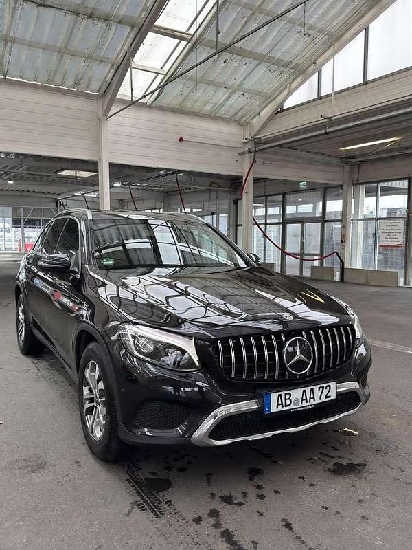 Schwarz Gebraucht 2018 Mercedes GLC250 SUV | 20.500 € (Guter Preis) - Bild 1/4