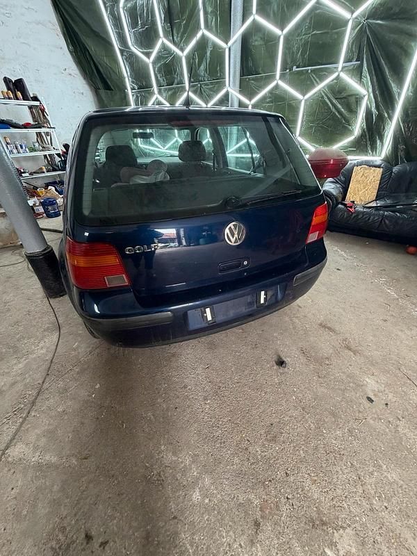 Second-hand VW Golf IV 75 CP (55 kW) 2003 Albastru Hatchback