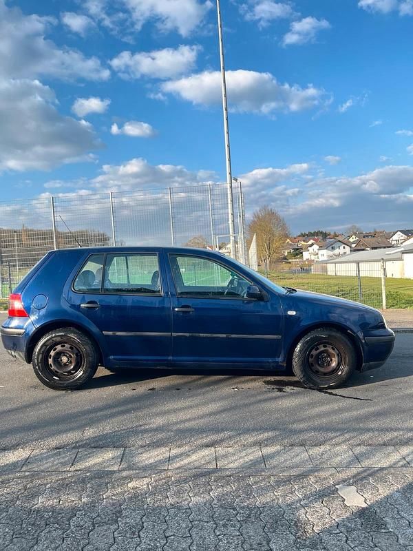 Gebraucht VW Golf IV 75 PS (55 kW) 2000 Blau Limousine