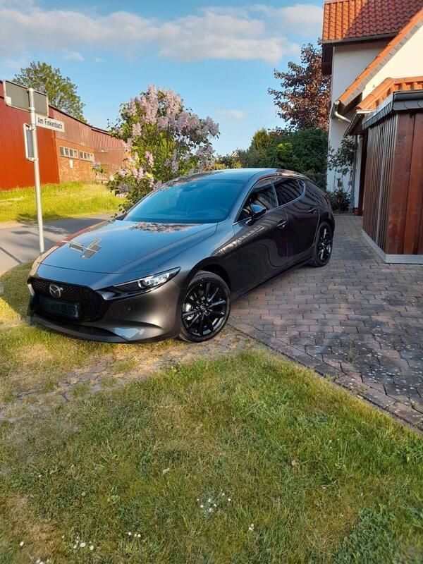 Grau Gebraucht 2022 Mazda 3 Homura-Line Limousine | 21.600 € (Guter Preis) - Bild 1/4