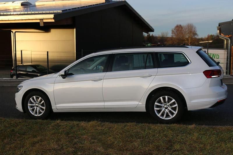 Gebraucht VW Passat Business 150 PS (110 kW) 2022 Weiß Kombi