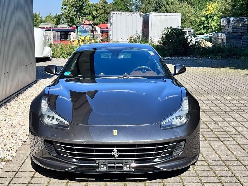 Gebraucht Ferrari GTC4Lusso 689 PS (506 kW) 2017 Grigio silverstone Kombi