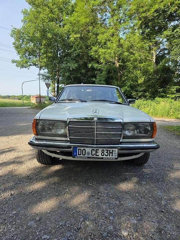 Weiß Gebraucht 1983 Mercedes 230 Coupé | 10.000 € - Bild 1/4