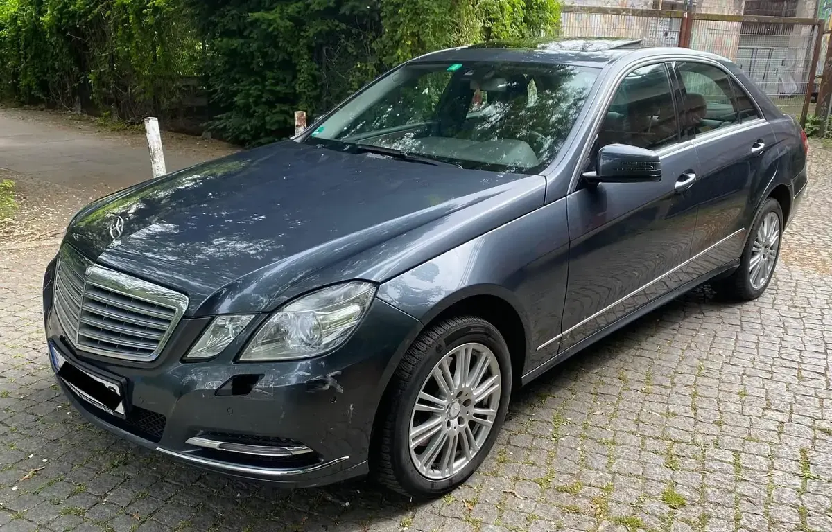 Gebraucht Mercedes E350 Elegance 306 PS (225 kW) 2012 Grau Limousine
