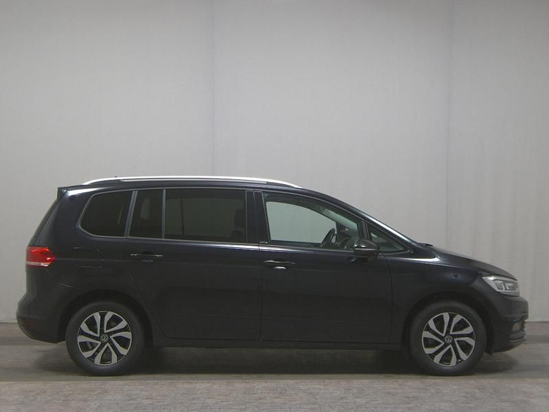 Gebraucht VW Touran Active 150 PS (110 kW) 2022 Schwarz Van / Kleinbus