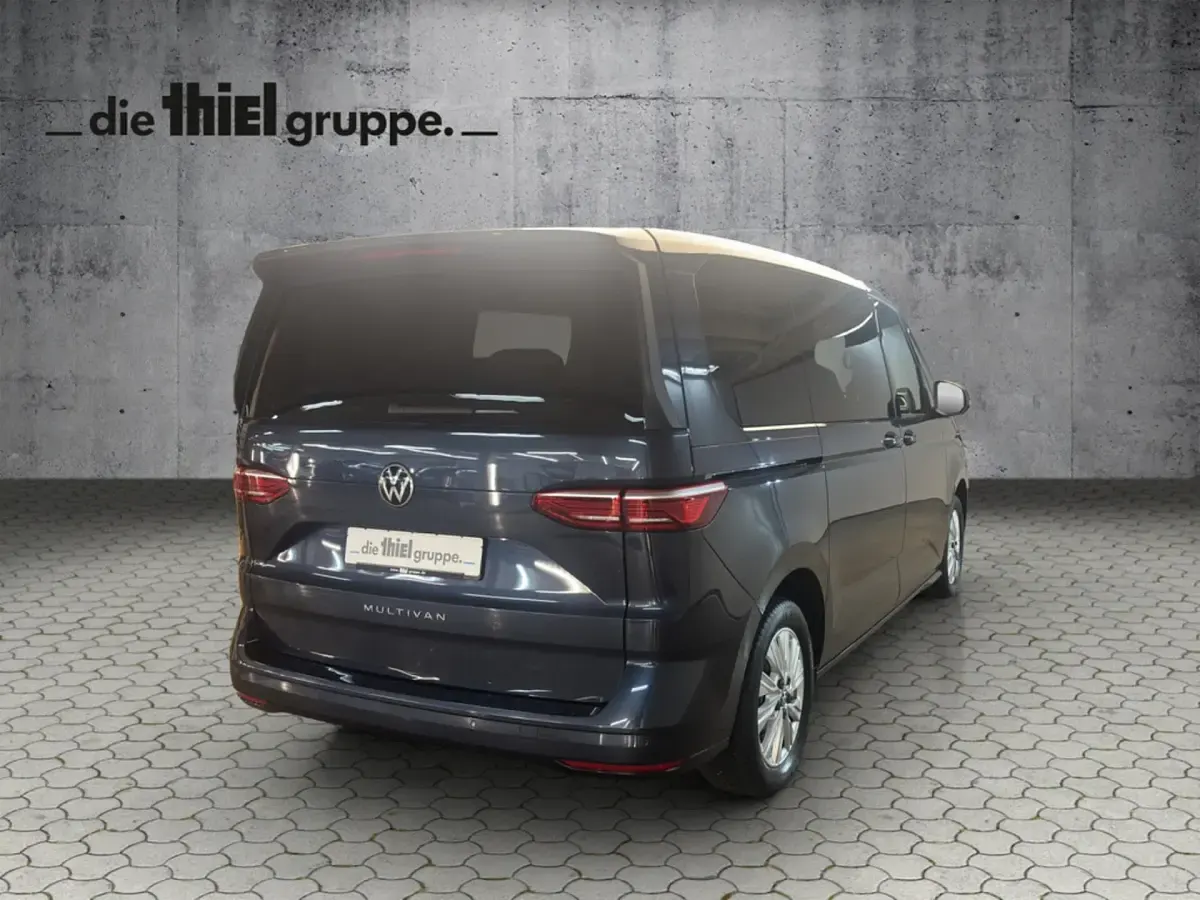Gebraucht VW Multivan Basis 136 PS (100 kW) 2022 Blau Van / Kleinbus