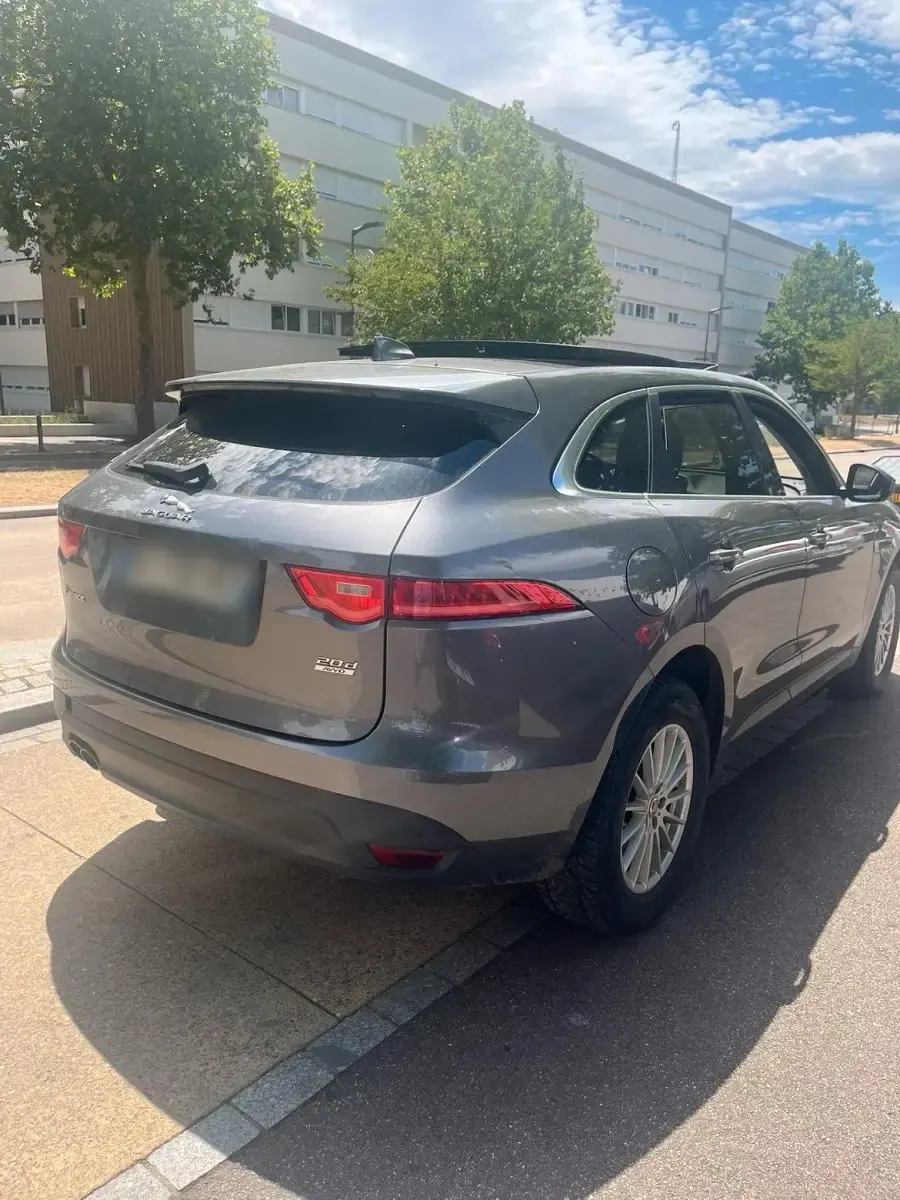 Gebraucht Jaguar F-Pace 180 PS (132 kW) 2016 Grau SUV