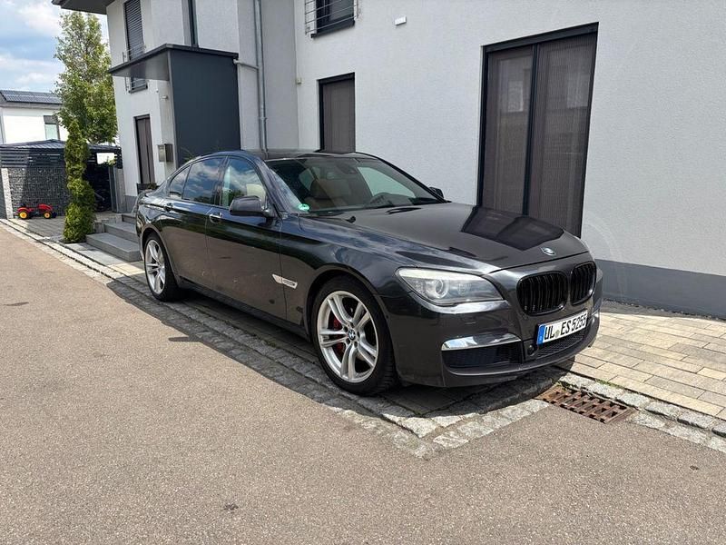 Grau Gebraucht 2010 BMW 730 Performance Limousine | 13.500 € (Teuer) - Bild 1/4