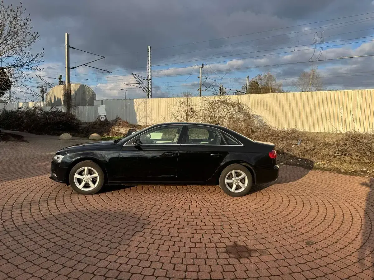 Gebraucht Audi A4 Ambiente 190 PS (139 kW) 2015 Mythosschwarz metallic Limousine
