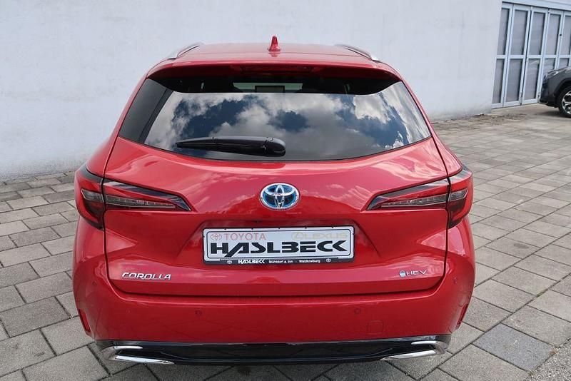 Neu Toyota Corolla 178 PS (130 kW) 2025 Karminarot metallic Kombi