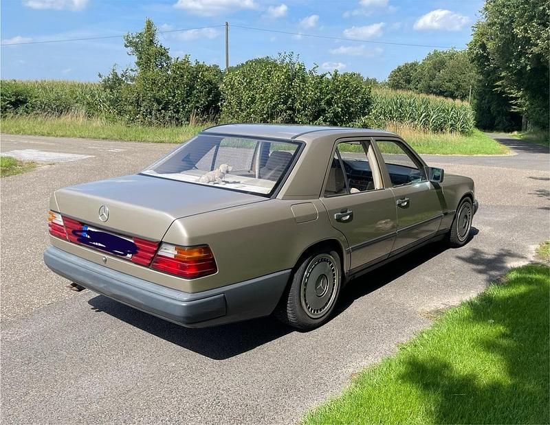 Gebraucht 1986 Mercedes E260 Limousine | 5.000 € - Bild 1/4