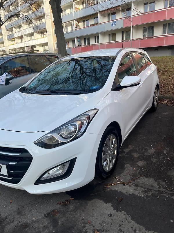 Gebraucht Hyundai i30 110 PS (80 kW) 2016 Weiß Kombi