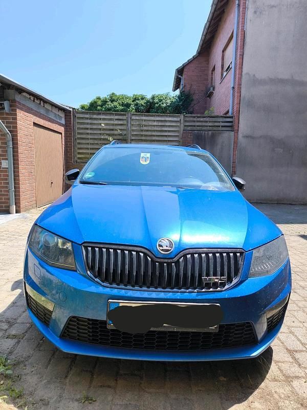 Blau Gebraucht 2014 Skoda Octavia vRS Kombi | 11.900 € (Etwas zu teuer) - Bild 1/4