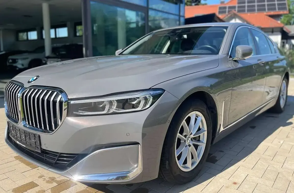 Gebraucht BMW 730 286 PS (210 kW) 2021 Berninagrau bernsteineffekt Limousine