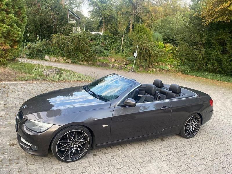 Braun Gebraucht 2011 BMW 320 Cabriolet Comfort Edition Cabrio | 11.000 € (Guter Preis) - Bild 1/4
