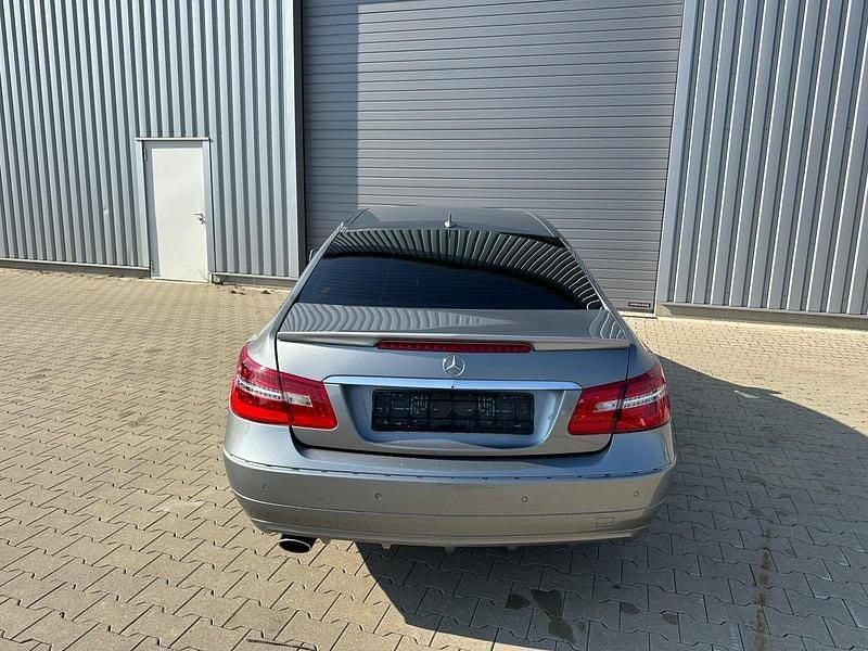 Gebraucht Mercedes E250 204 PS (150 kW) 2010 Silber Coupé