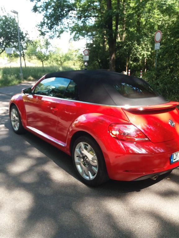 Gebraucht VW Beetle Cabriolet Design 105 PS (77 kW) 2015 Rot Cabrio