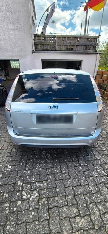 Używany Ford Focus 101 KM (74 kW) 2008 Srebrny Kombi