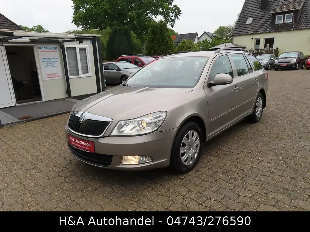 Gebraucht Skoda Octavia Ambition 105 PS (77 kW) 2012 Beige Kombi