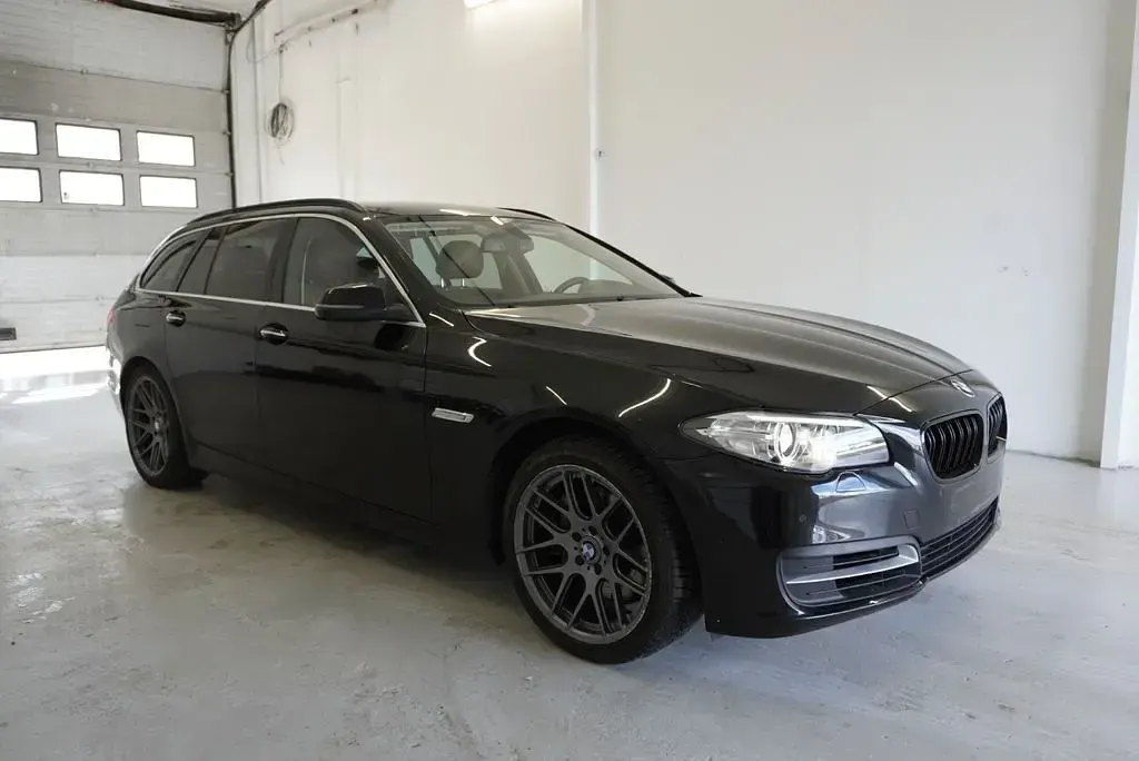 Gebraucht BMW 530 Sport Line 258 PS (189 kW) 2013 Schwarz Limousine