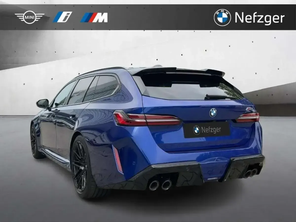 Neu BMW M5 Sport Line 727 PS (534 kW) 2026 Marina bay blau metallic Kombi