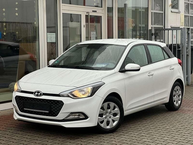 Polar white Gebraucht 2018 Hyundai i20 Classic Kleinwagen | 10.990 € (Etwas zu teuer) - Bild 1/4