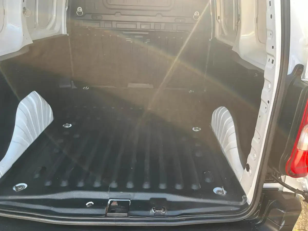 Gebraucht Opel Combo 76 PS (55 kW) 2020 Weiß Van / Kleinbus
