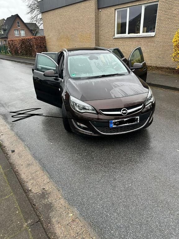 Gebraucht Opel Astra 110 PS (80 kW) 2014 Braun Kombi