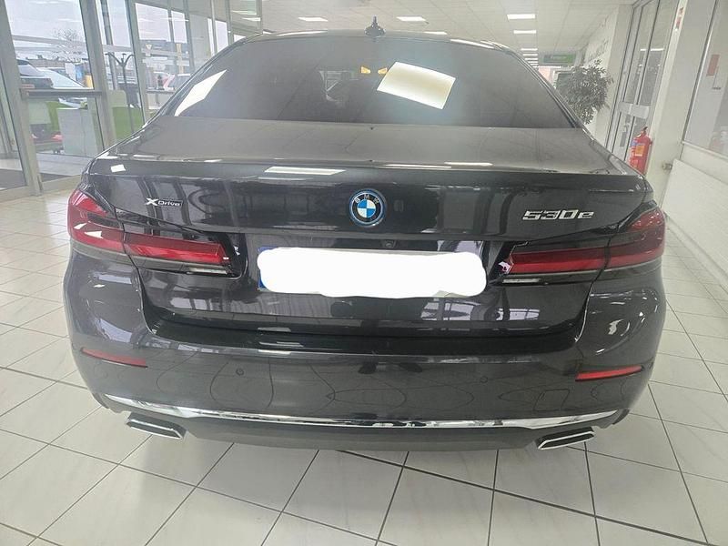 Gebraucht BMW 530 Sport Line 184 PS (135 kW) 2022 Grau Limousine