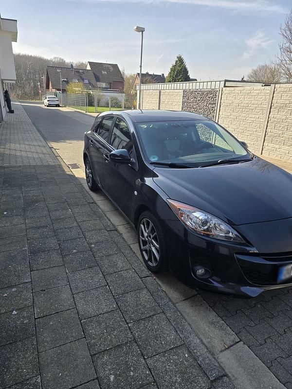 Gebraucht Mazda 3 105 PS (77 kW) 2013 Schwarz Kleinwagen