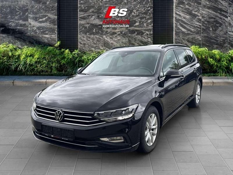 Deep black pearlescent (metallic) Gebraucht 2023 VW Passat Business Kombi | 24.990 € (Etwas zu teuer) - Bild 1/1