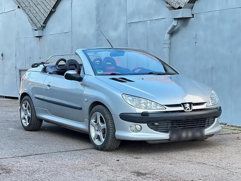 Gebraucht Peugeot 206 CC 109 PS (80 kW) 2002 Silber Cabrio