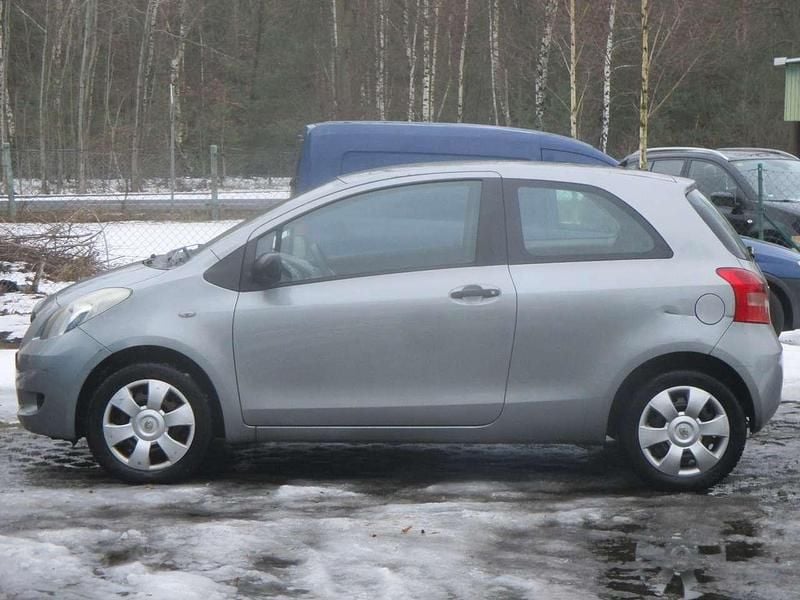 Gebraucht Toyota Yaris Cool 69 PS (50 kW) 2007 Medium silver metallic Kleinwagen