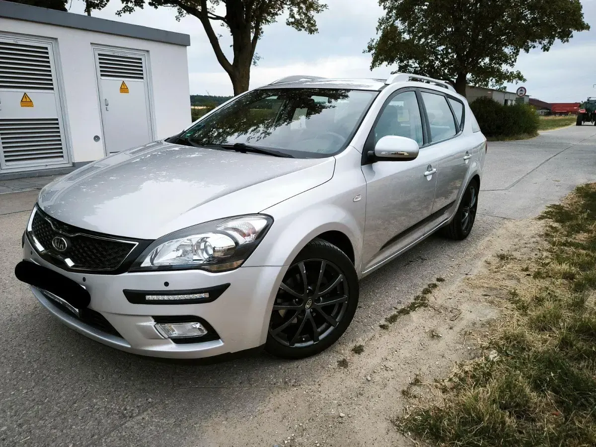 Gebraucht Kia Ceed 125 PS (91 kW) 2012 Silber Kleinwagen