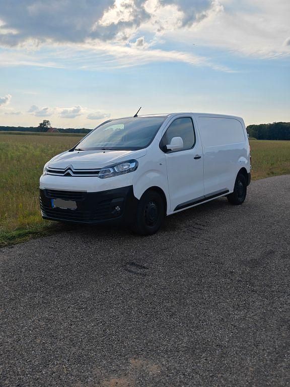 Weiß Gebraucht 2017 Citroën Jumpy Van / Kleinbus | 12.600 € (Superpreis) - Bild 1/4