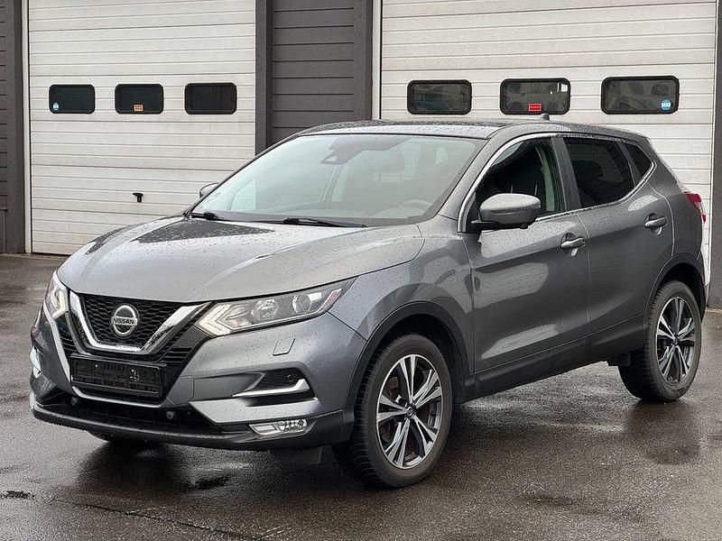 Grau Gebraucht 2018 Nissan Qashqai N-Connecta SUV | 12.400 € (Guter Preis) - Bild 1/4